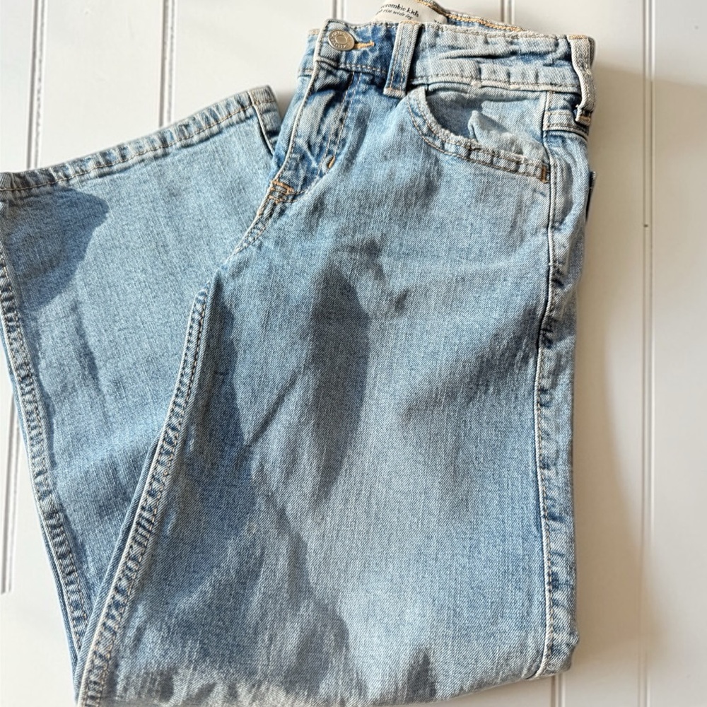 Abercrombie & Fitch 
High Rise
Wide Leg
Light Blue 
Size 7/8 - Picture 2 of 4